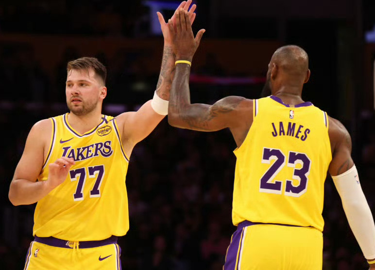 8868体育官网-里皇32分7板6助+绝平！卢卡30分11板13助+绝杀！湖人王炸逆天改命